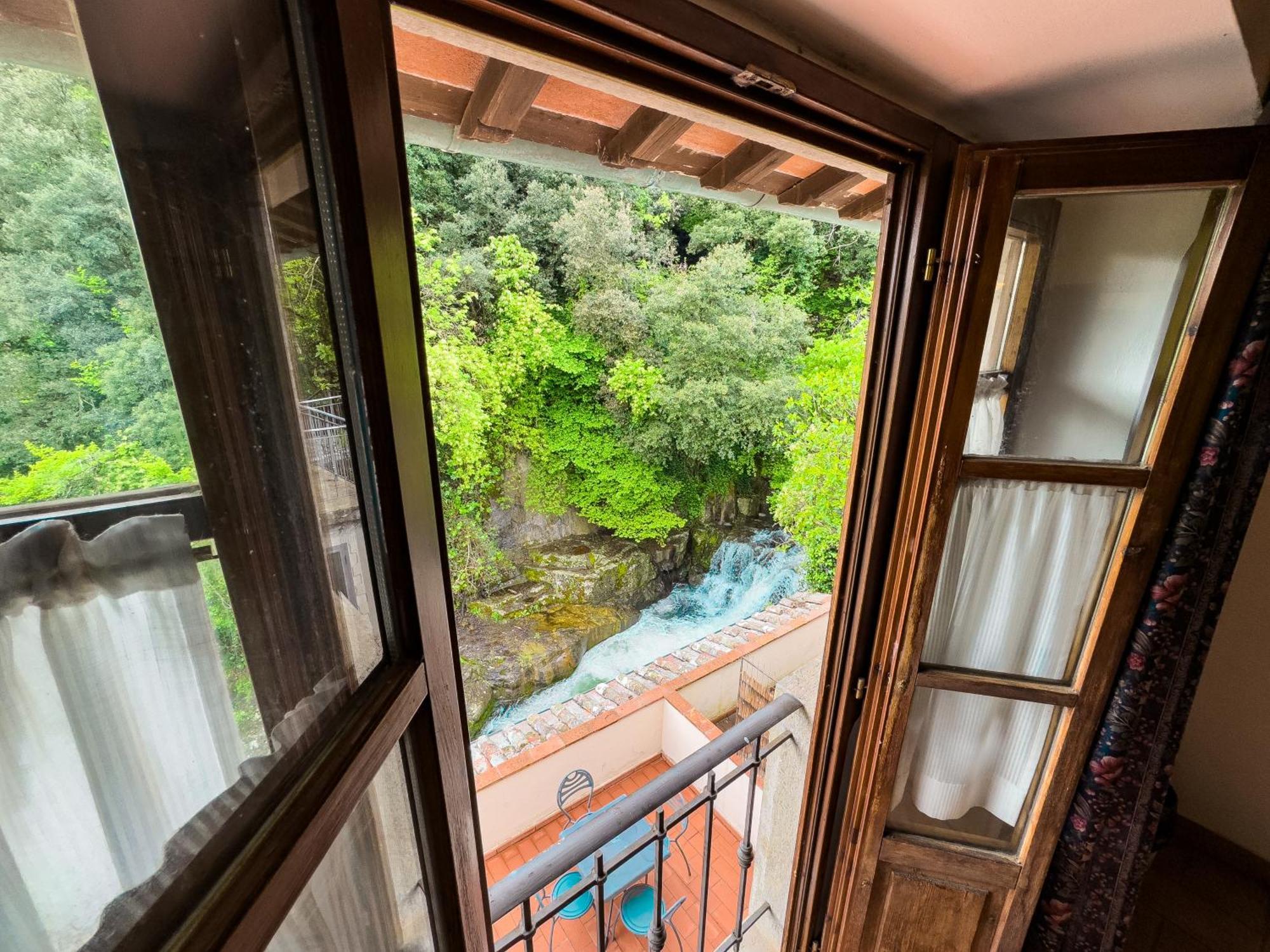 La Ferriera Exclusive Resort - Pool & Waterfall Loro Ciuffenna Luaran gambar
