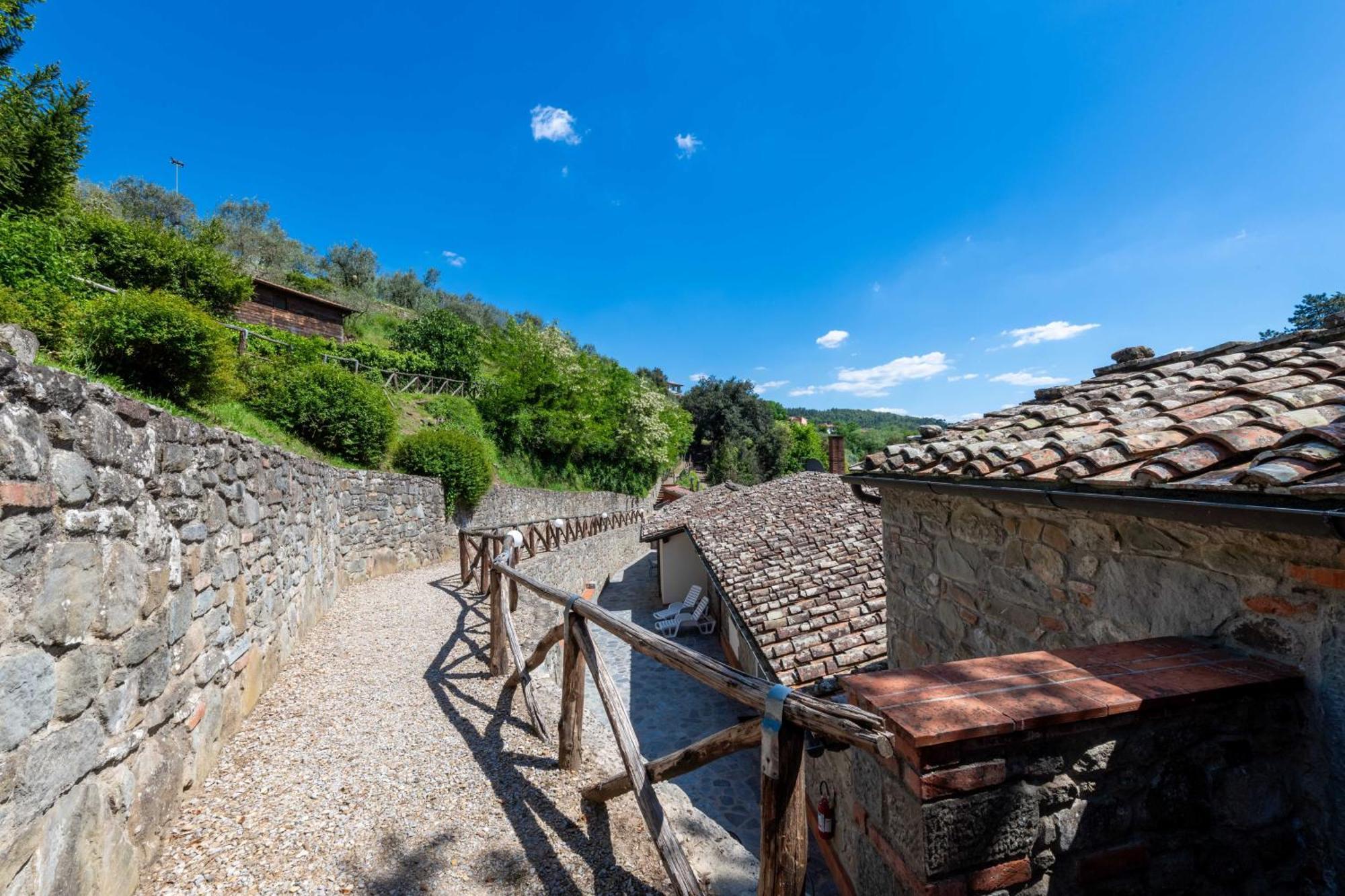 La Ferriera Exclusive Resort - Pool & Waterfall Loro Ciuffenna Luaran gambar