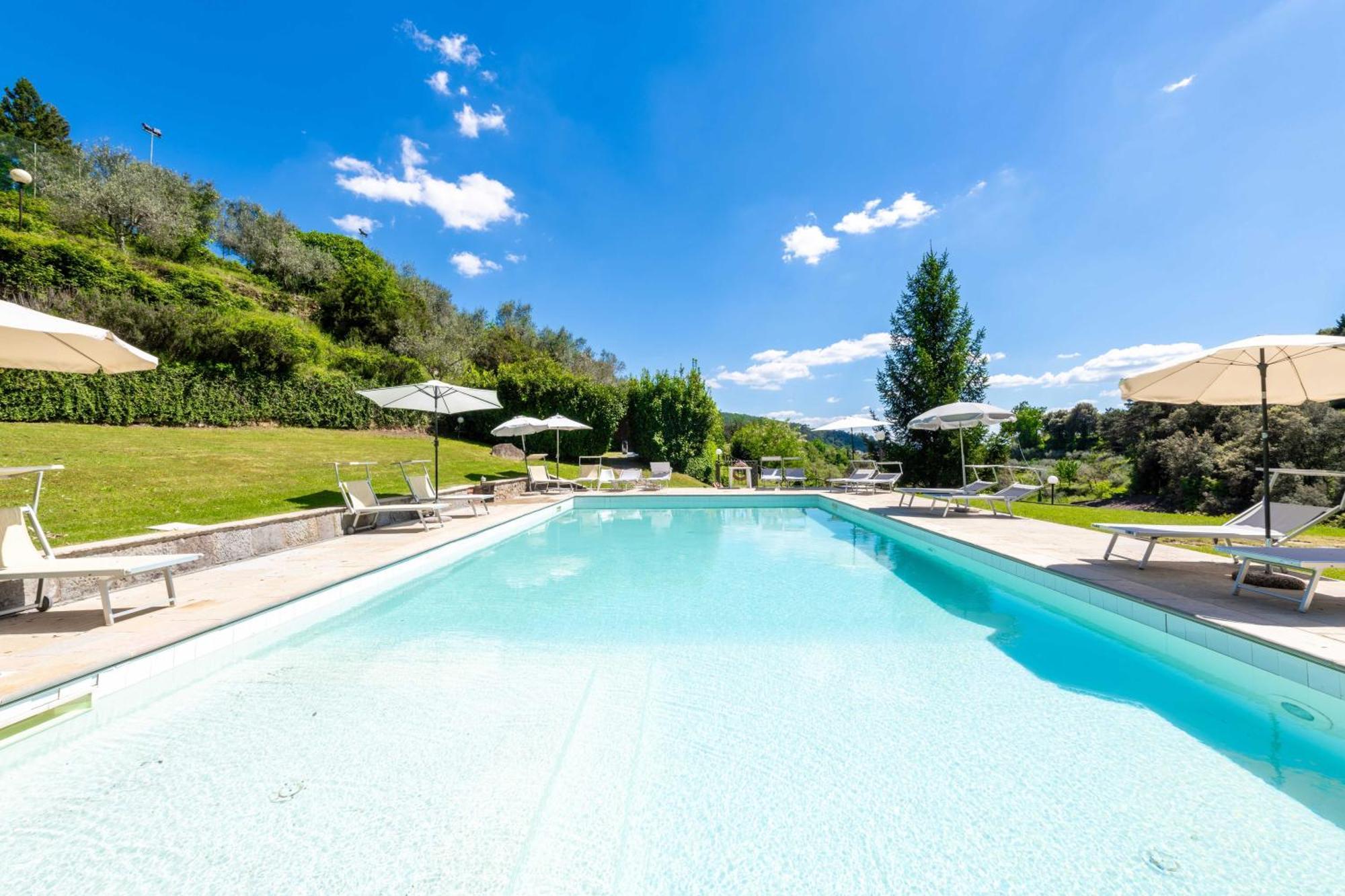 La Ferriera Exclusive Resort - Pool & Waterfall Loro Ciuffenna Luaran gambar